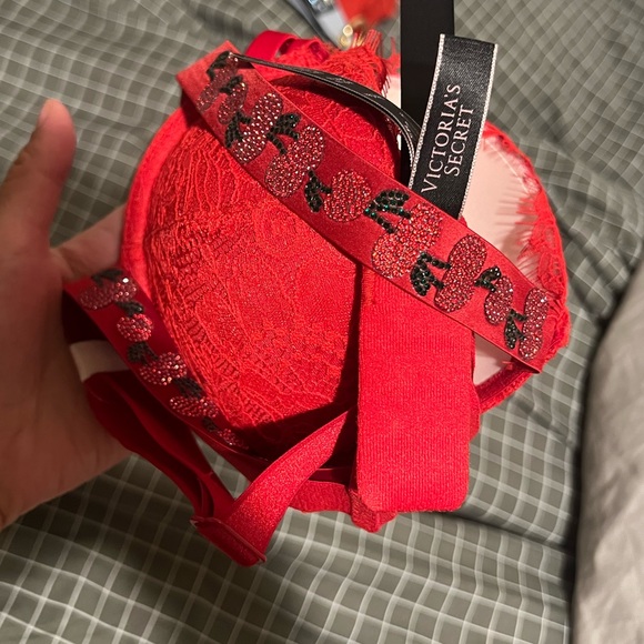 Red cherry shine strap push-up VS bra - Picture 17 of 17